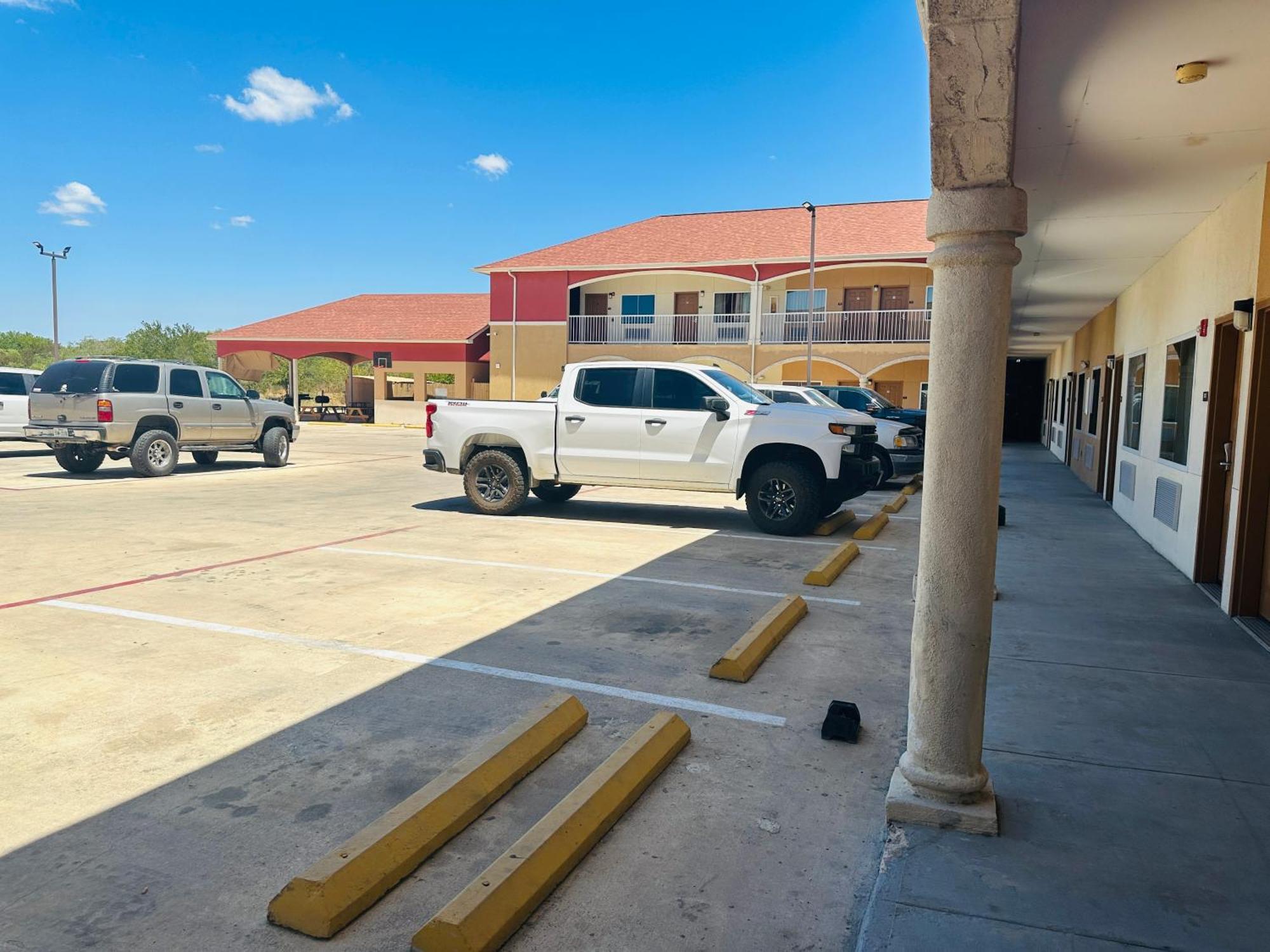Executive Inn & Suites Floresville Luaran gambar